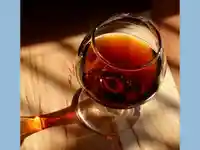 Наздраве с чаша коняк!