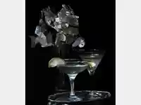 Стилни коктейли с резенчета лимон